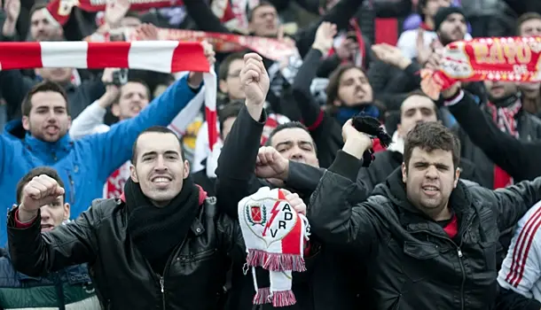 La afición del Rayo volvió a ‘golear’ en el Coliseum