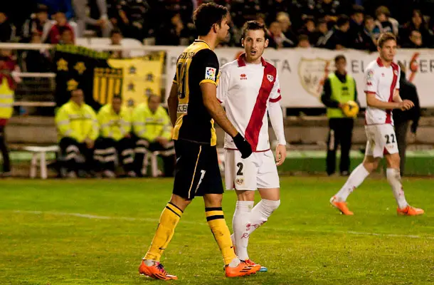 Tito se convierte en el último ‘bombero’ que intenta apagar el fuego defensivo del Rayo