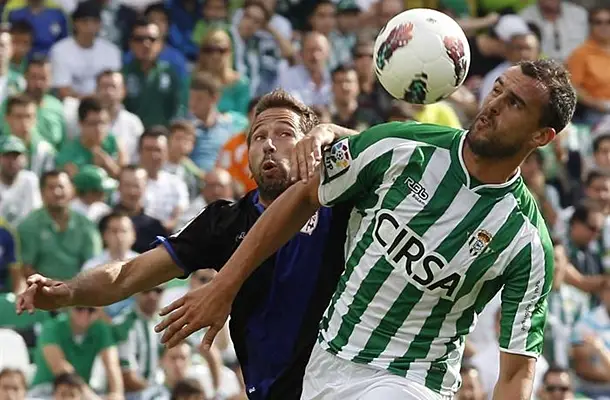 El Rayo casi siempre pierde en su carrera de fichajes con el Betis