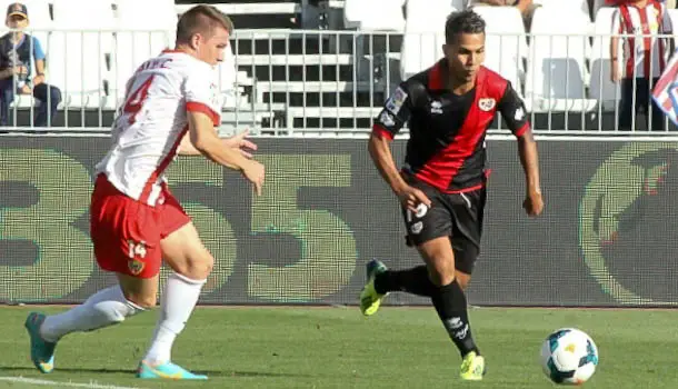 El Almería mete más presión al Rayo Vallecano