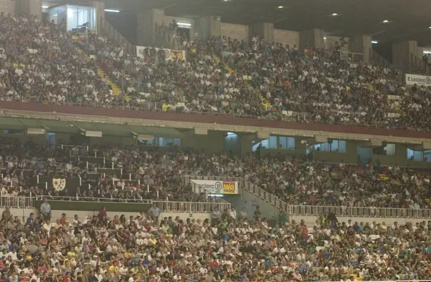 La afición del Rayo responde a buen ritmo a la llamada de su equipo