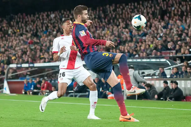 El Barcelona barre a un impotente Rayo Vallecano
