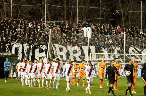 Nueva promoción de entradas para intentar llenar el Estadio de Vallecas