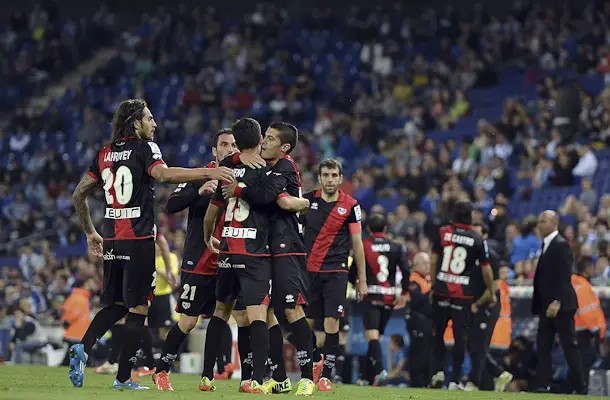 Una carga ilegal sobre Rubén evita la victoria del Rayo en Cornellá