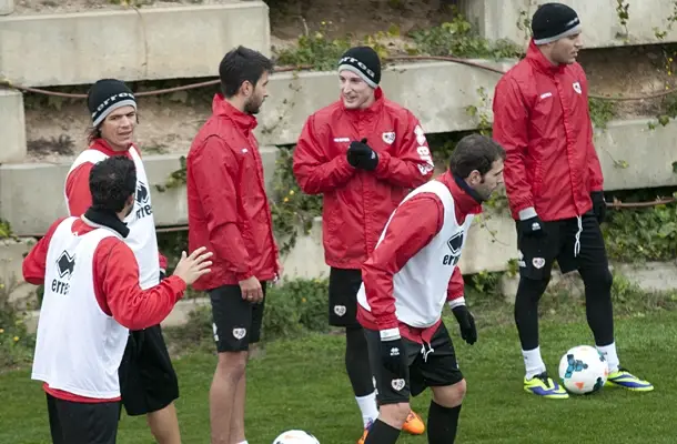 Rubén Ramiro «se cuela» en la lista de 19 para Granada