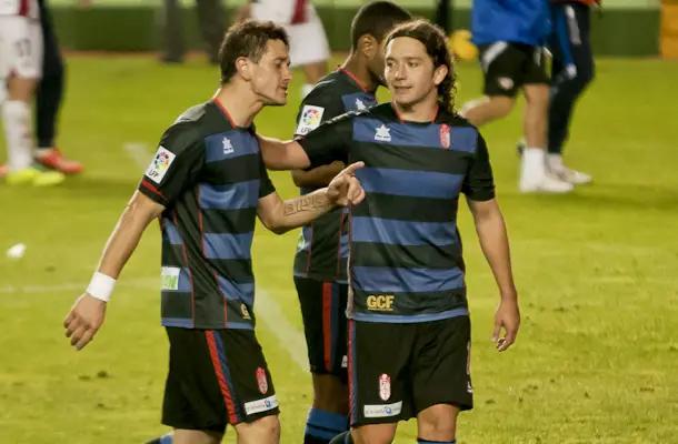 El Granada salva los muebles en el último minuto