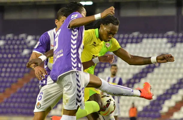 Aquino se estrena como goleador de un Rayo que perdona al Pucela