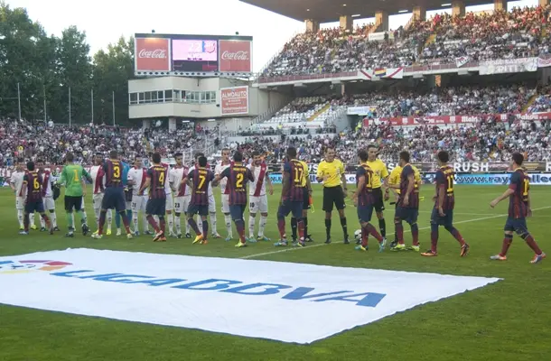 El Barcelona piensa en la Champions y se olvida de Vallecas