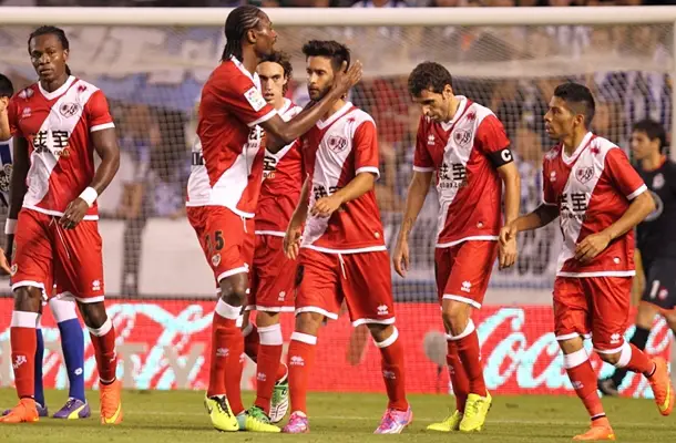 Alberto Bueno aprovecha los pases de Aquino