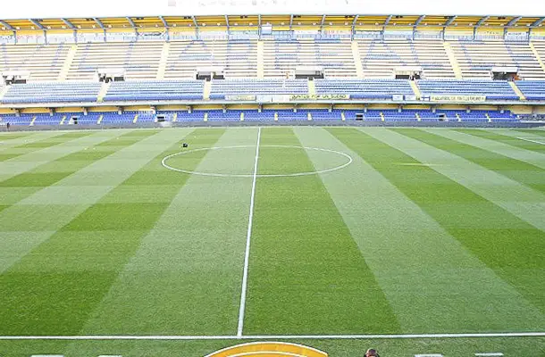 El Madrigal estrenará césped ante el Rayo