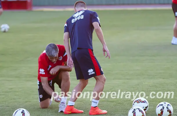 Alex Moreno no completó el entrenamiento por un problema en su tobillo