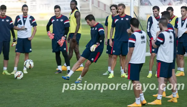 Sesión en el estadio de Vallecas en la semana del Barça