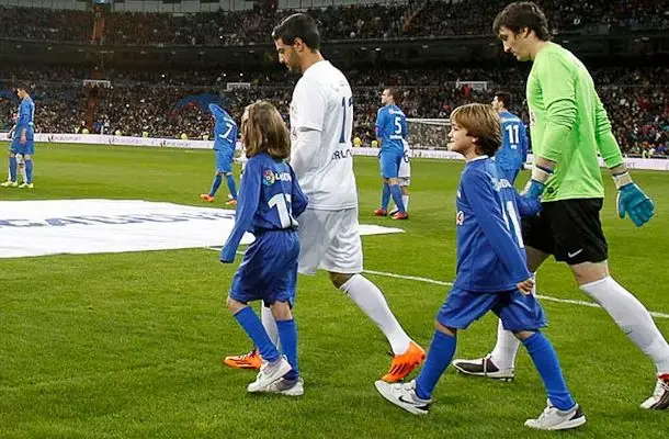 Leo marca dos goles contra el ébola en el ‘Champions for life’