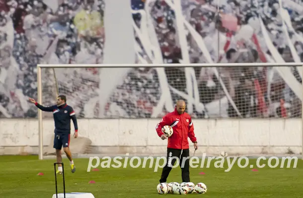 El Rayo cambia el césped por el gimnasio