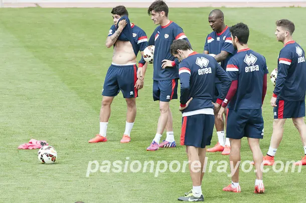 Licá, Insua y Aquino dejan su sitio a Alex Moreno, Quini y Pozuelo