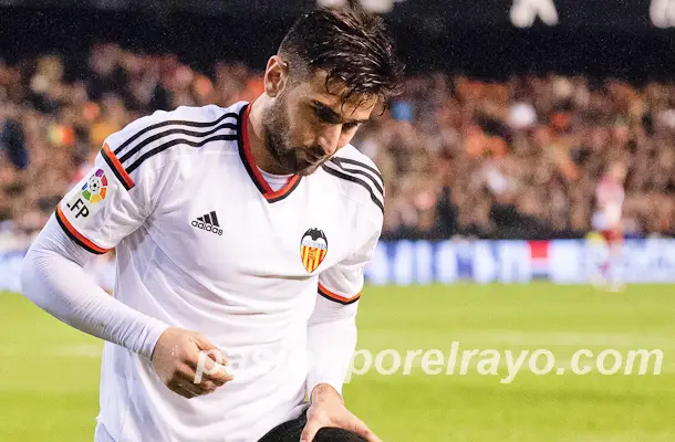 El Valencia se deshace sin problemas del Granada y piensa en Vallecas