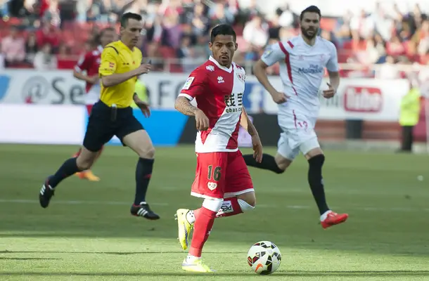 El Rayo avisa y el Sevilla ejecuta