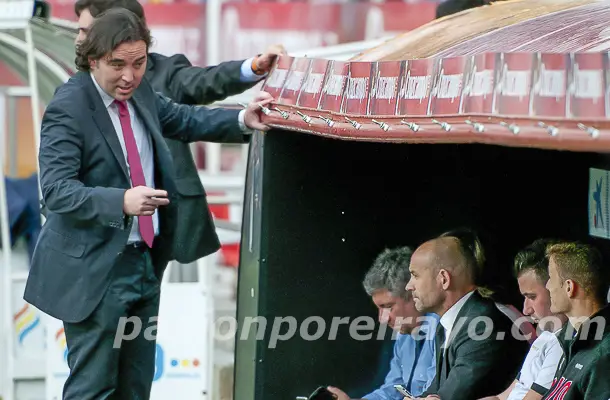 Jémez y el Rayo siguen con su ‘tira y afloja’