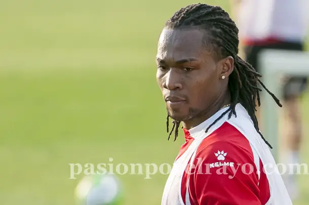Manucho ya entrena con el Rayo tras su acuerdo de renovación