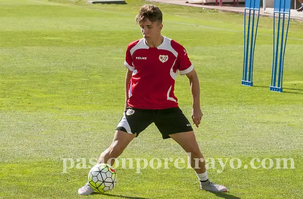 Joni Montiel ‘se cuela’ en la plantilla profesional del Rayo