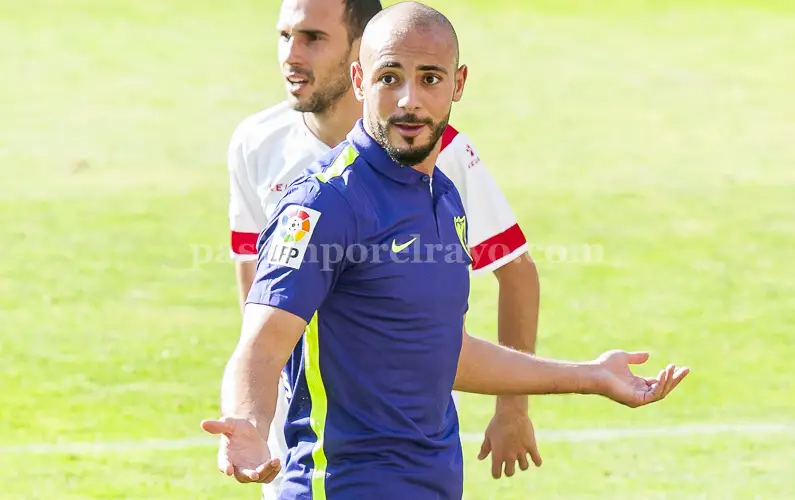 Amrabat se peleó con la defensa… y con la grada