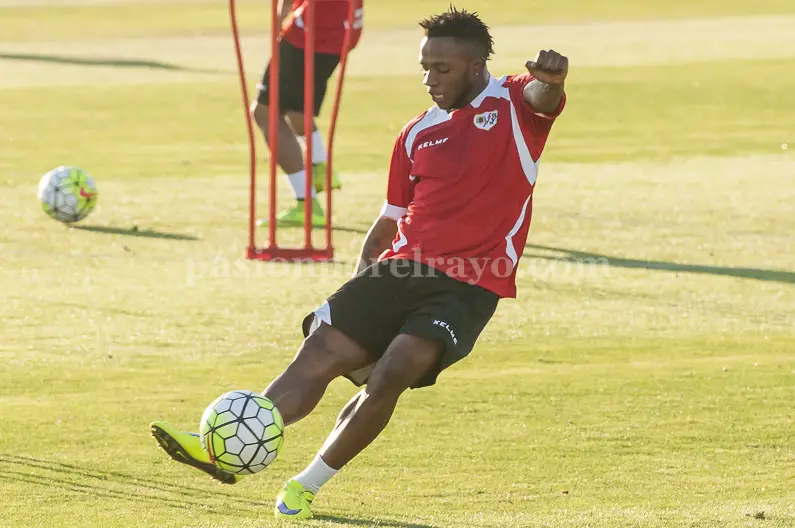 Lass, cedido al Stade de Reims francés