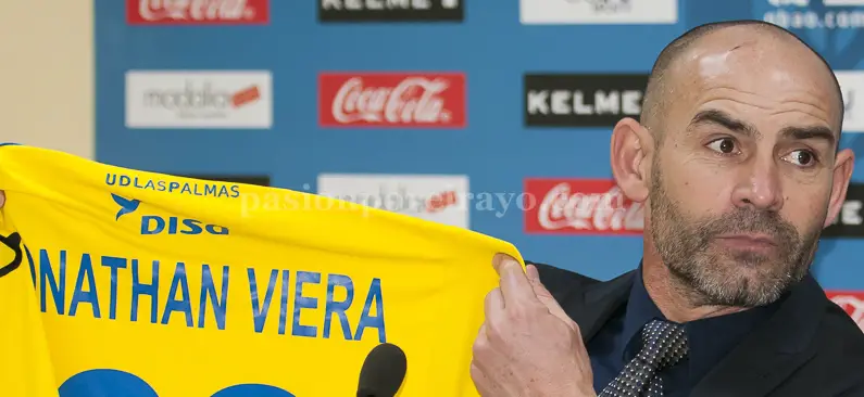 Jémez y la camiseta de Jonathan Viera