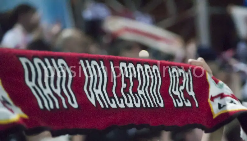 El corazón de Vallecas guió al equipo en Los Cármenes