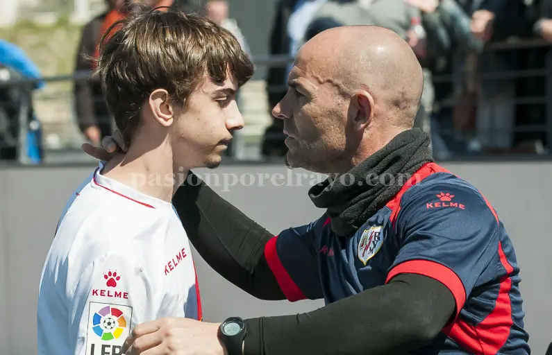 Jémez siguió el partido de los juveniles