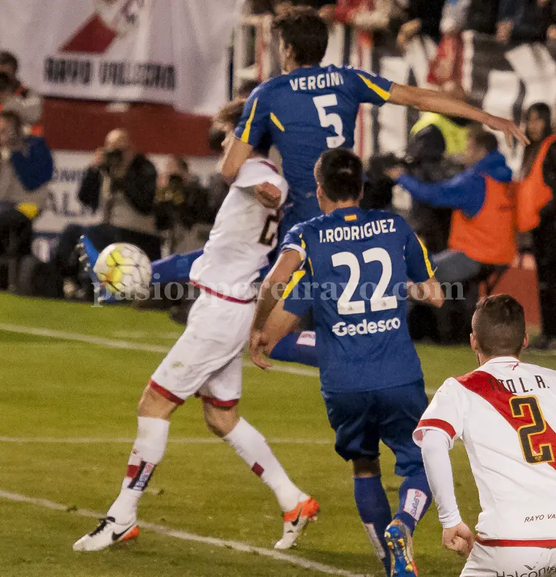 Jaime Latre no señaló un claro penalti sobre Diego Llorente