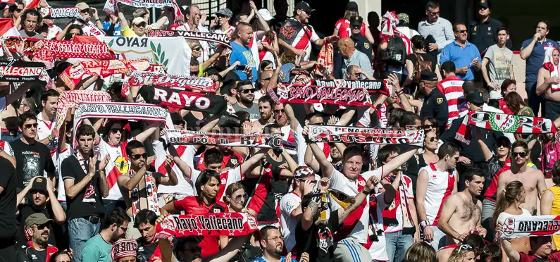 Diecinueve autocares llevarán el corazón de Vallecas hasta Donosti