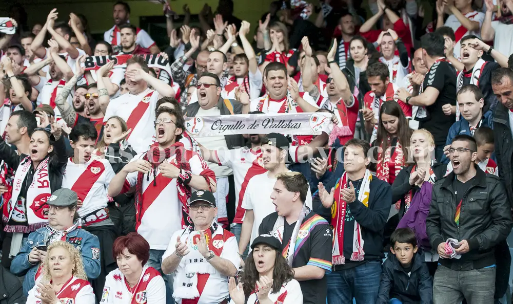 Documento gráfico de la afición vallecana en Anoeta