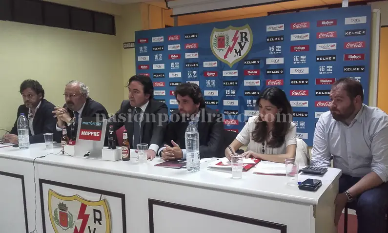 La junta de accionistas del Rayo volvió a convertirse en otro ‘espectáculo’
