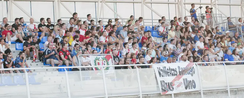 Muchos rayistas en el Fernando Torres