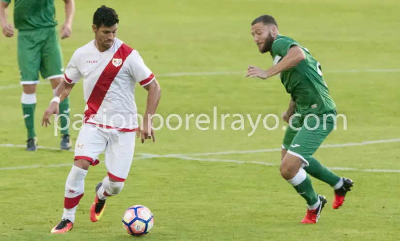La fiesta del fútbol regresa a Vallecas