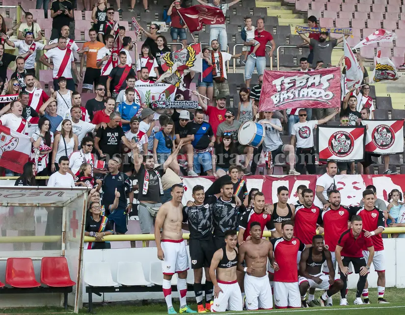 Equipo y afición en busca de un mismo objetivo