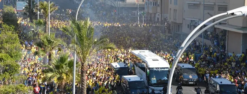 La afición del Cádiz se moviliza para viajar a Vallecas