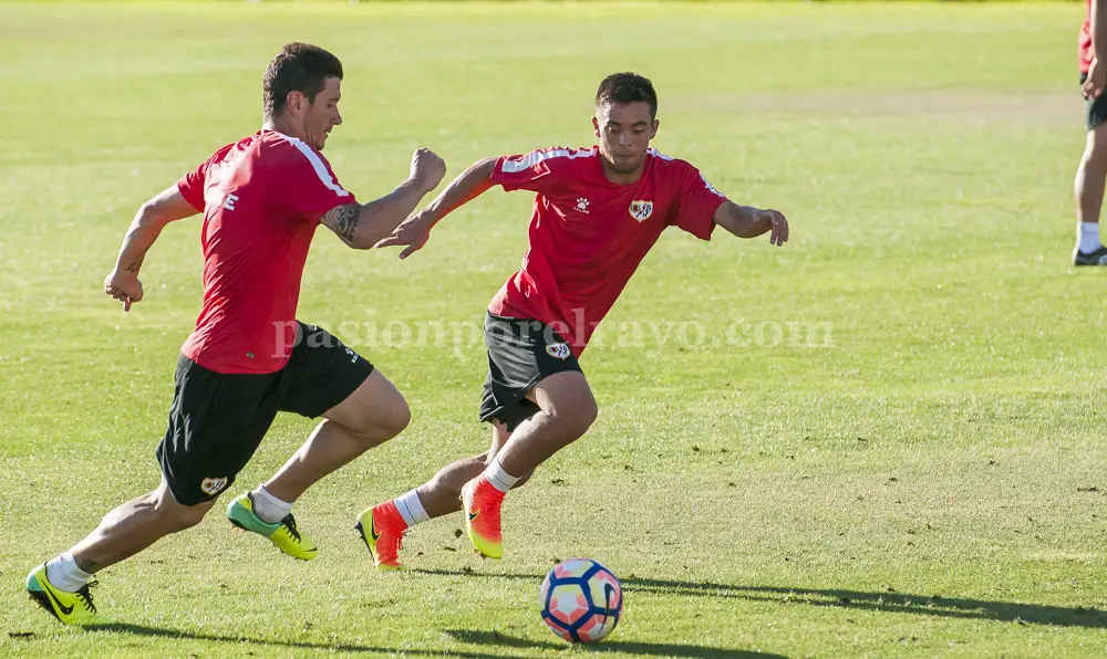 Piti ya es «uno más» y entra en la convocatoria frente al Mirandés