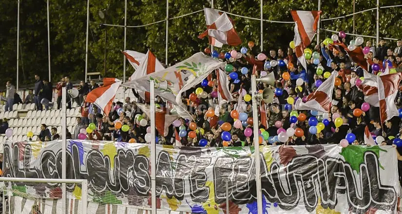 El Rayo portó una pancarta contra la homofobia