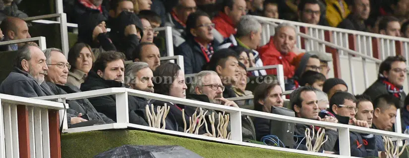 Vallecas volvió a pedir la salida de Martín Presa