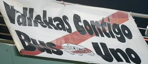 El Rayo pide la retirada de simbología rayista de la sede de la peña Bus Uno