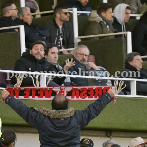 Mil euros y un mes de prohibición de acceso para dicesiete rayistas