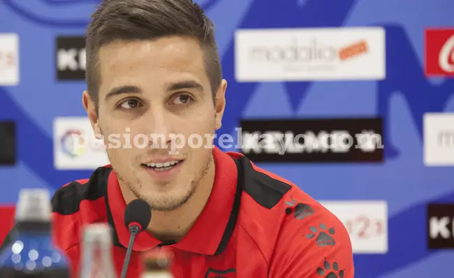 Oscar Trejo presentado como nuevo jugador del Rayo