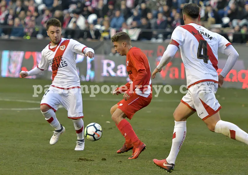 El Rayo gana pese a su fútbol