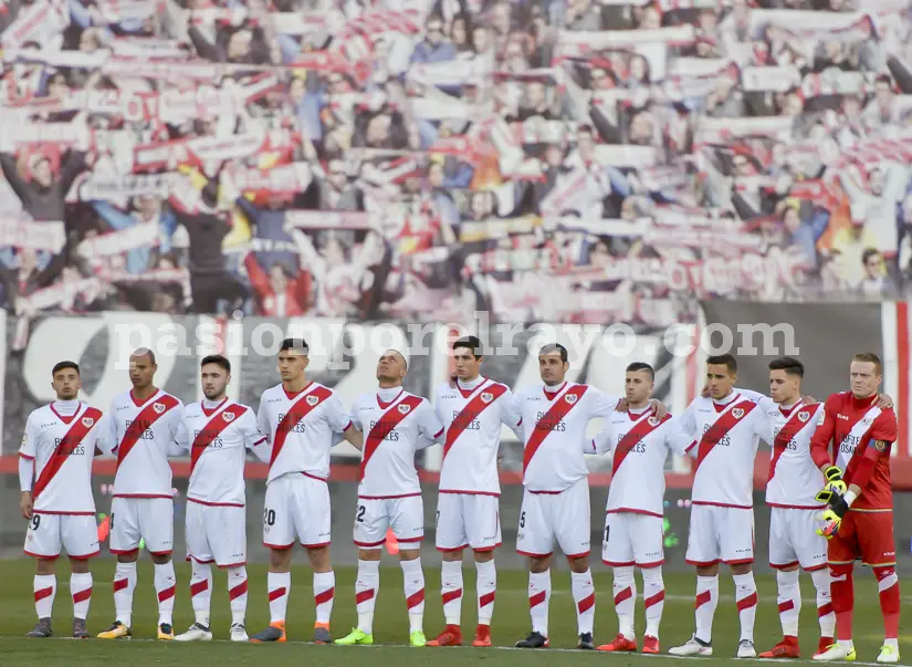 Bukaneros rompió el minuto de silencio