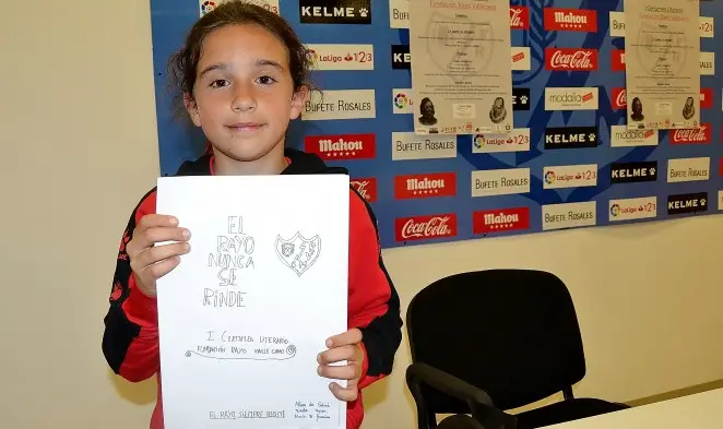 Alma, de once años, ganadora del I Certamen Literario Fundación Rayo Vallecano