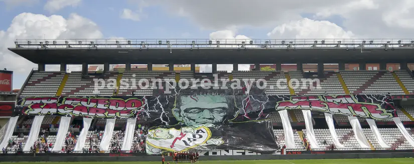 Espectacular tifo para acompañar al equipo en su entrenamiento de hoy