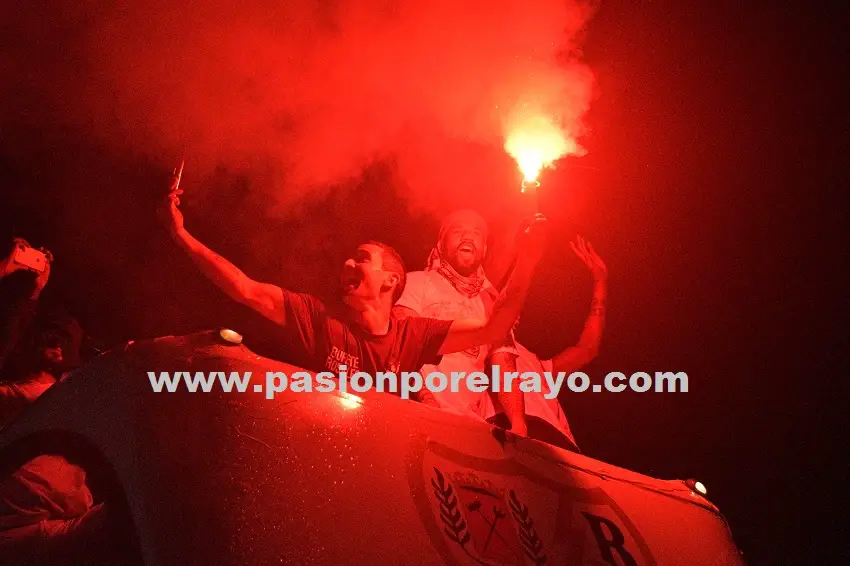 El Rayo lo celebró con su afición en la Fuente de la Asamblea