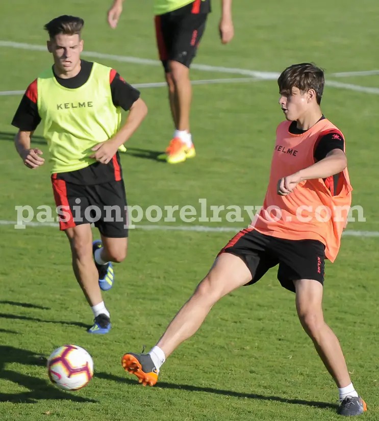 Los ‘chavales’ se asoman al primer equipo ante la necesidad de efectivos