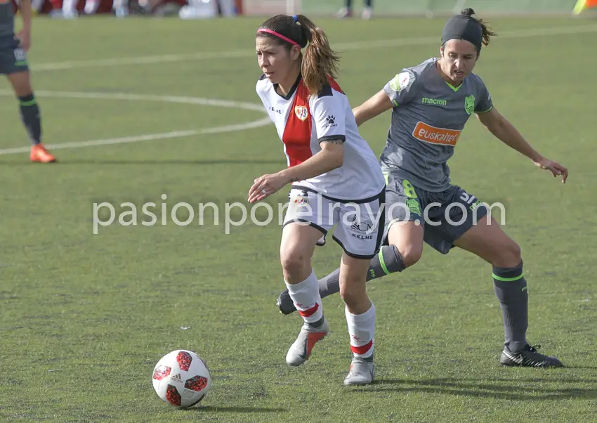 Apoyo desde la grada y lección desde el césped